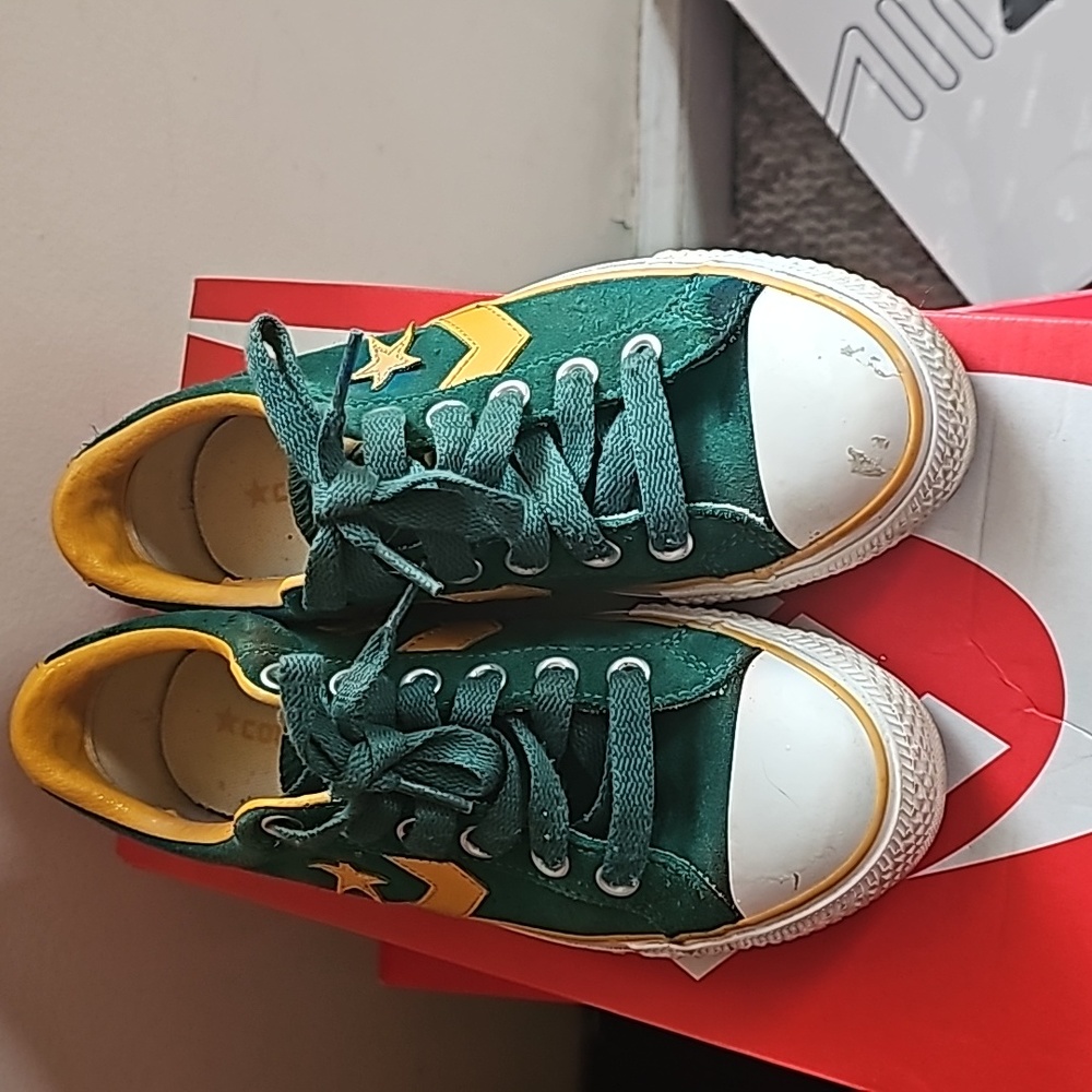 Green converse... size 5.5 mens